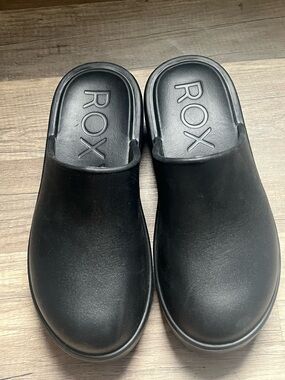 ROXY Black Slip-On Clogs
